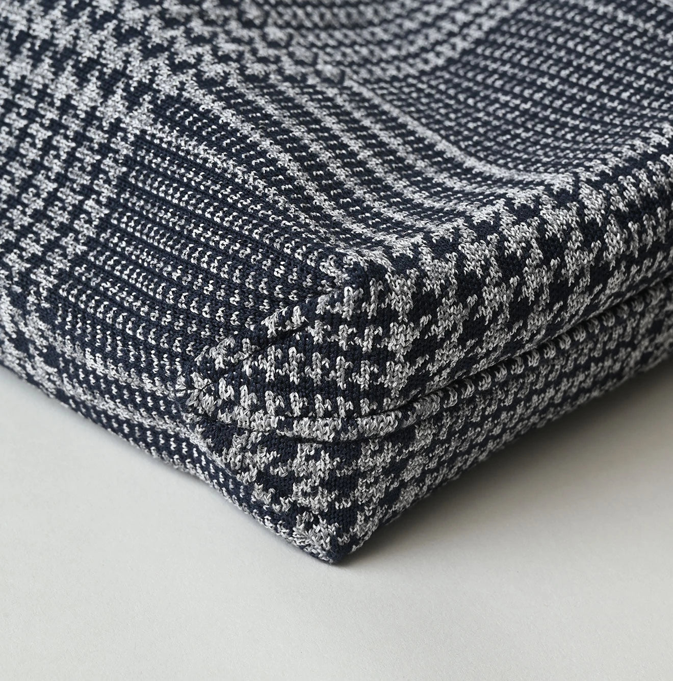 45R Jacquard Herringbone Tote Bag - Image 9