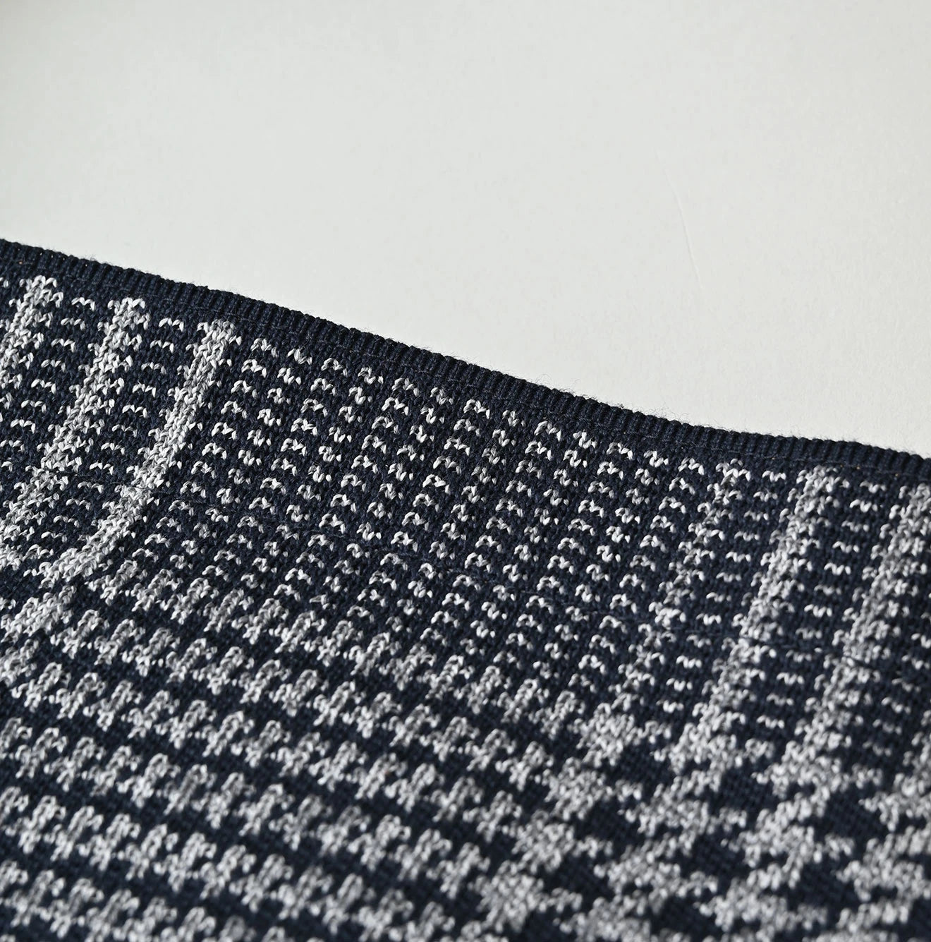 45R Jacquard Herringbone Tote Bag - Image 11