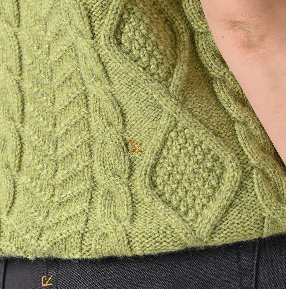 45R Cashmere Aran Vest - Image 13