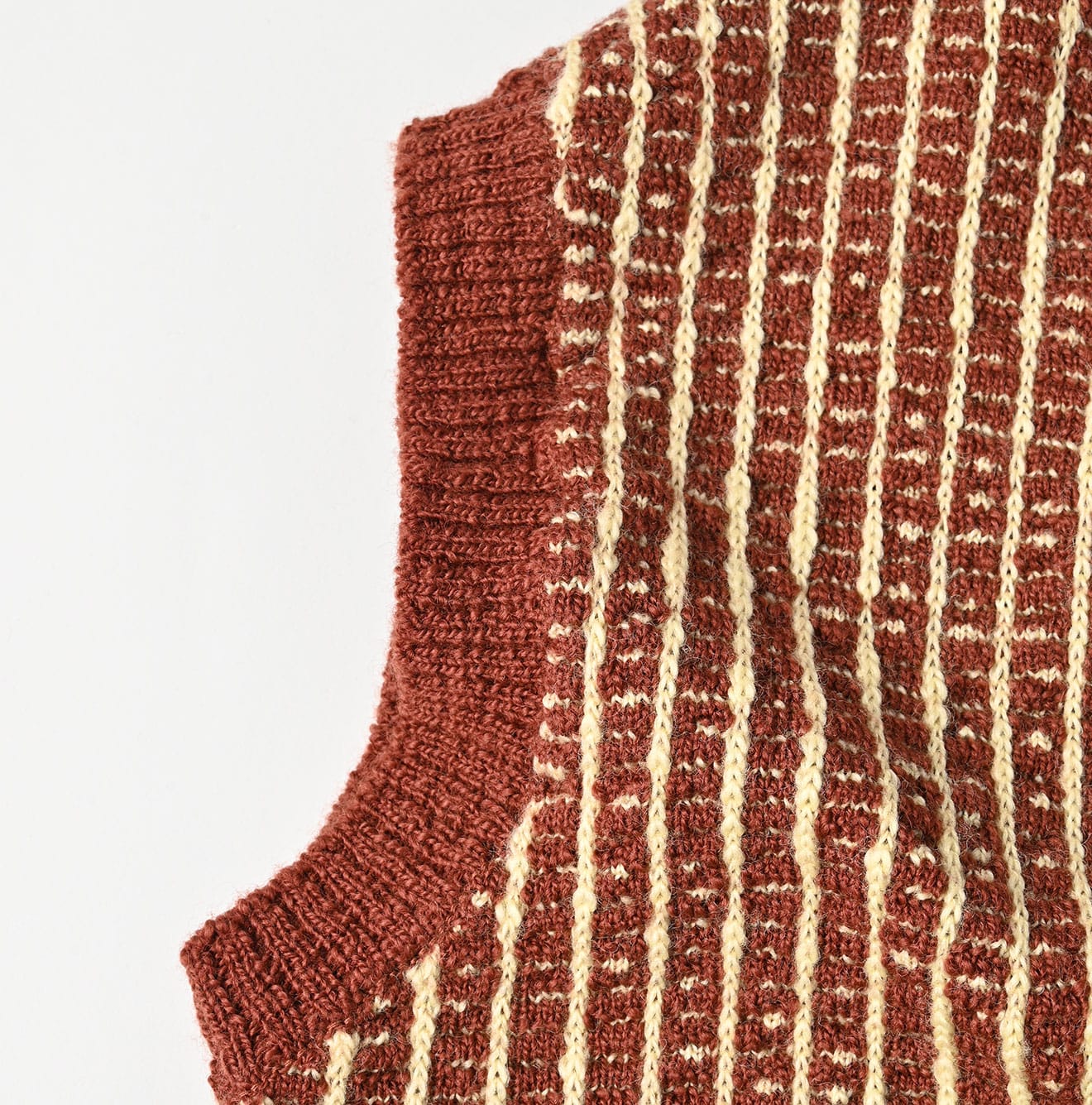 45R Bonita Jacquard Vest (Burgundy)