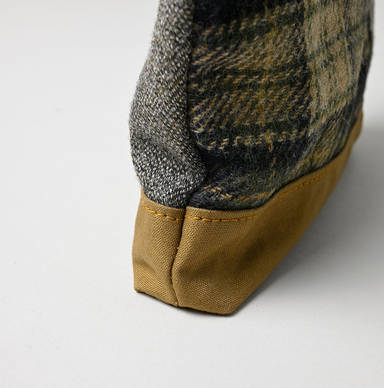 45R Tweed Patchwork Pouch