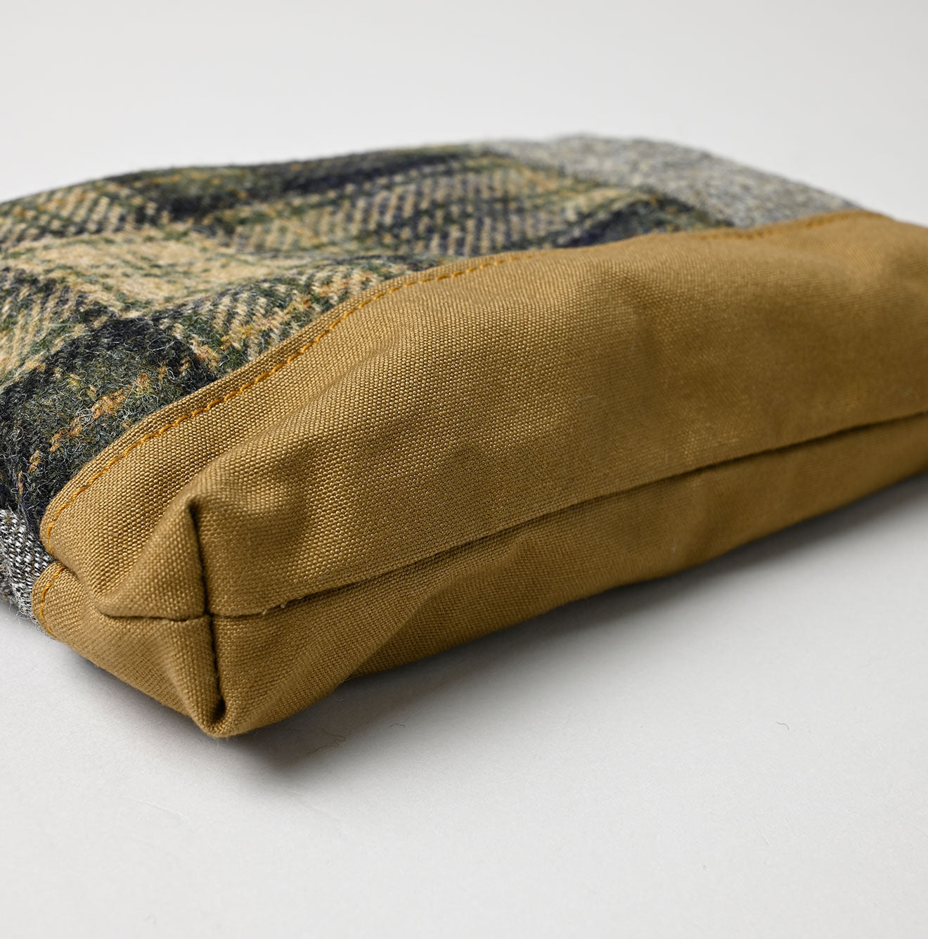 45R Tweed Patchwork Pouch