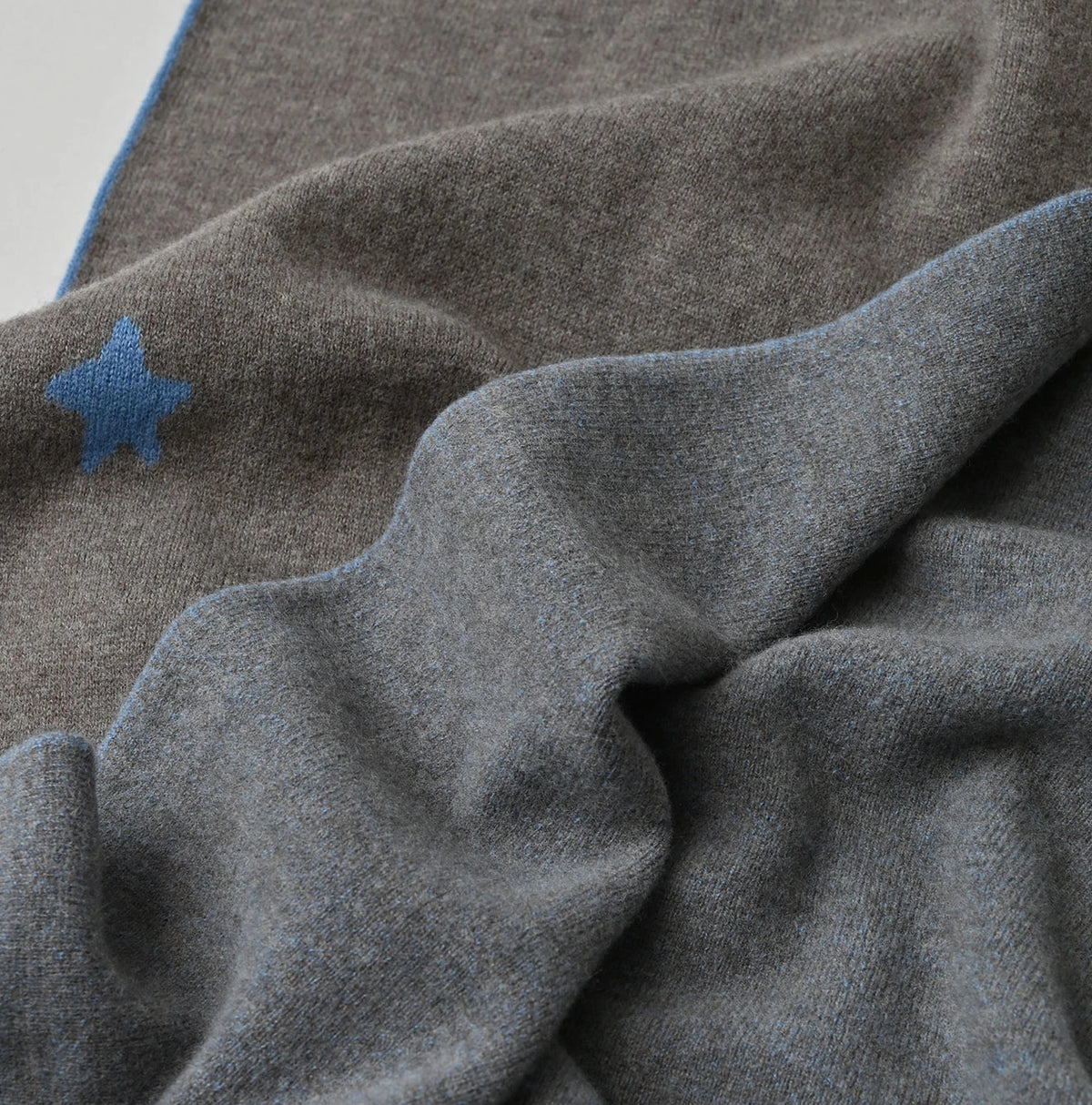 45R Float Jacquard Felted Muffler