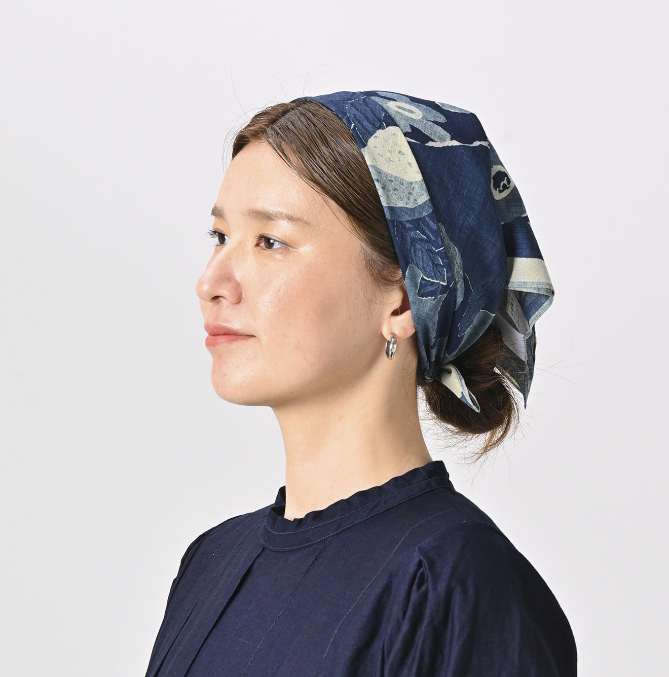 45R Indigo Silk Anemone Bird Bandana